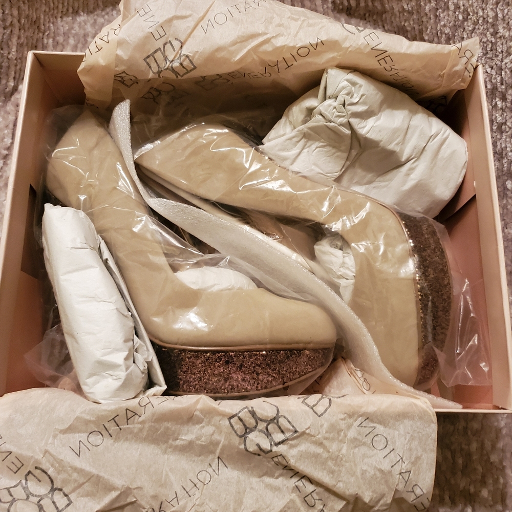 BCBG BCBGeneration Capone Platform Beige Bronze Glitter Pumps - Picture 9 of 9